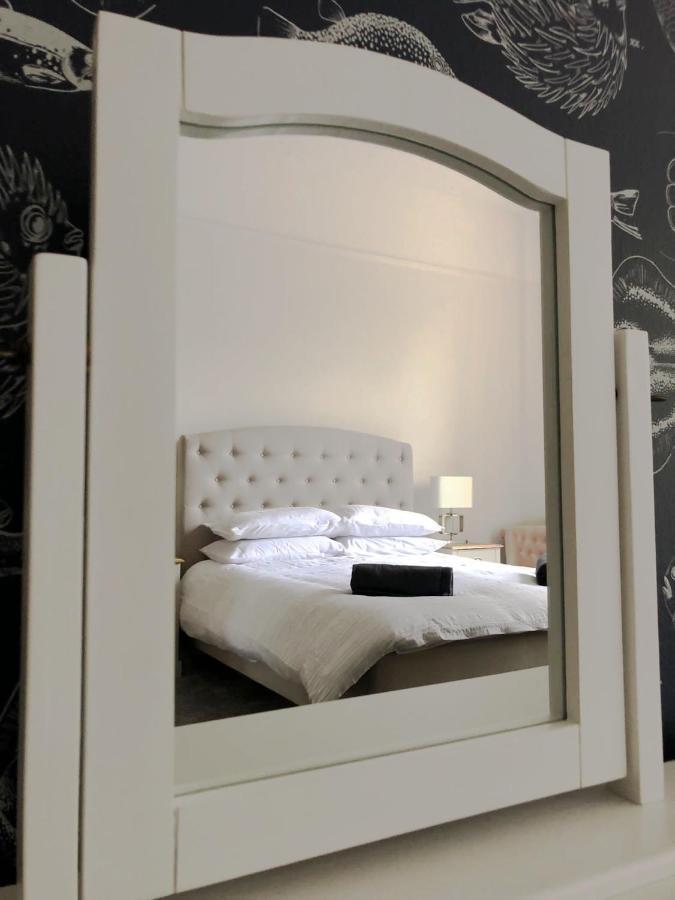 Summer Breeze. 3-Bed Apartment Close To The Beach บอร์นมัธ ภายนอก รูปภาพ