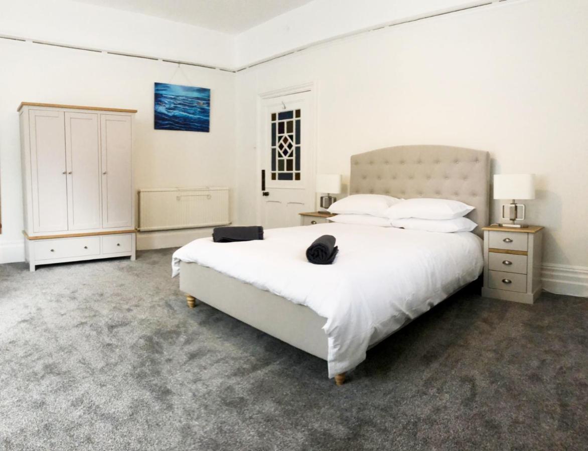 Summer Breeze. 3-Bed Apartment Close To The Beach บอร์นมัธ ภายนอก รูปภาพ