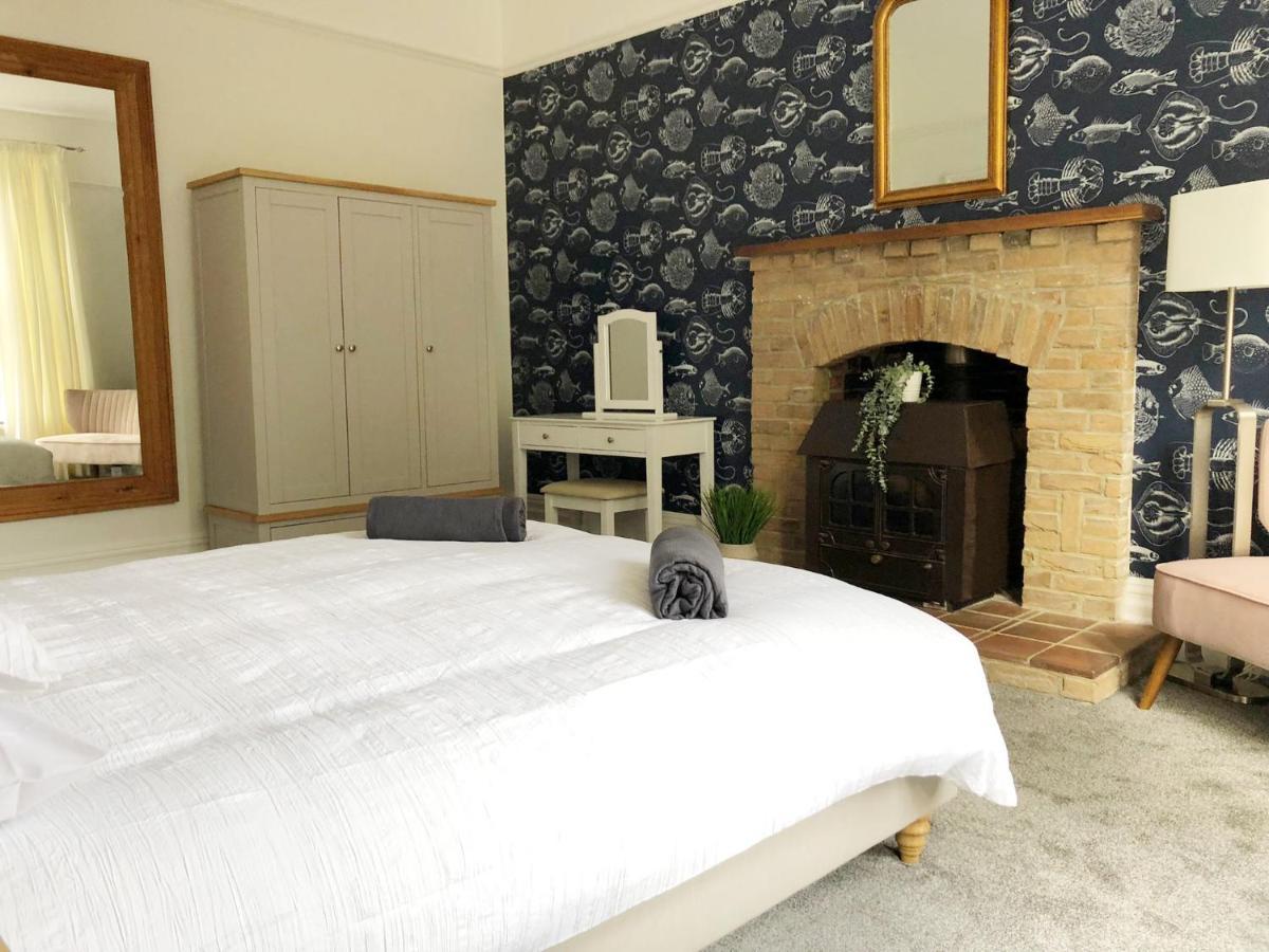 Summer Breeze. 3-Bed Apartment Close To The Beach บอร์นมัธ ภายนอก รูปภาพ